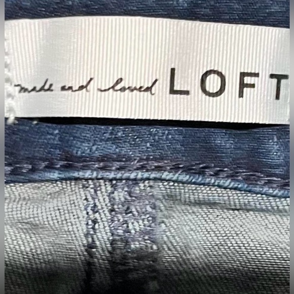 LOFT Women’s  Dark Blue The Kick Crop Flare Jeans Short Size 29/8 - Picture 3 of 7